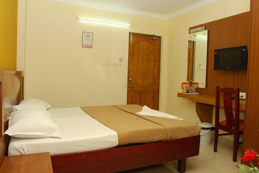City Manor Hotel Madras Kamer foto